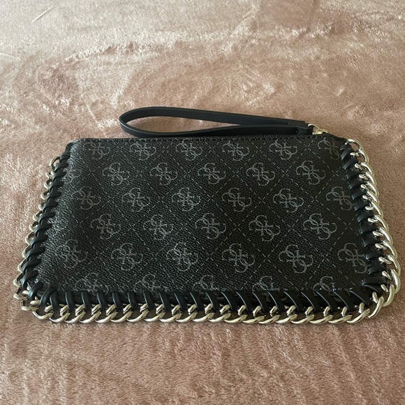 Guess wristlet Clutch - Picture 5 of 6